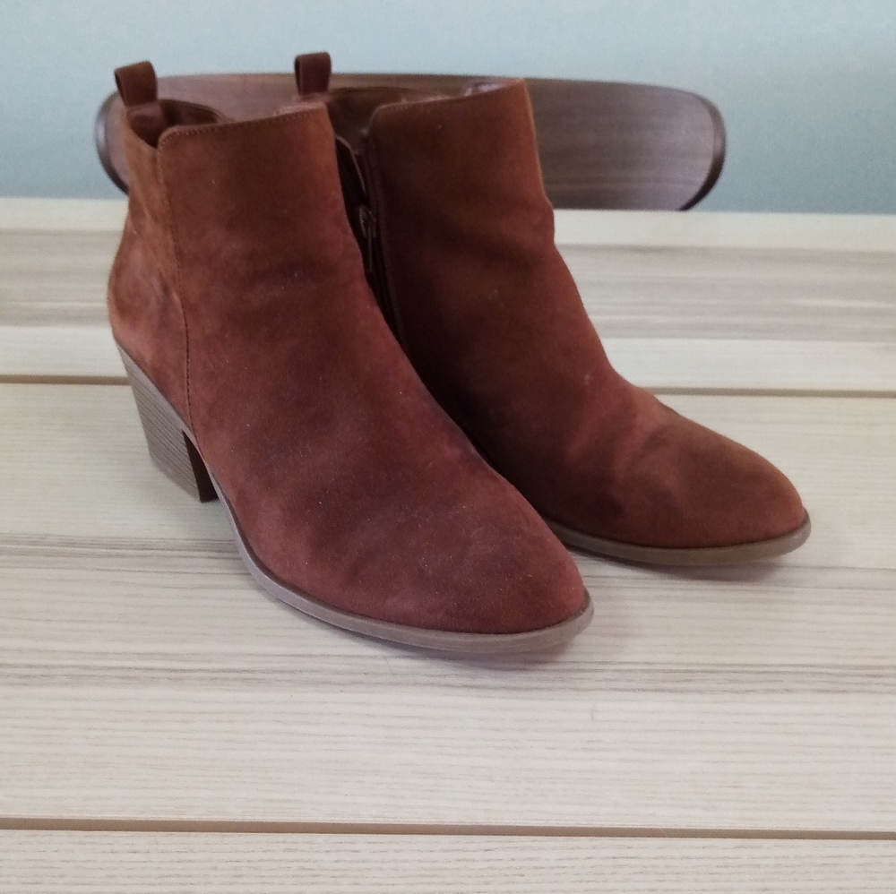 ☕2/$30 Suede booties